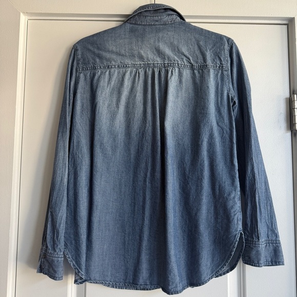 Caslon Chambray Button-Up Shirt | Medium Was Denim | Size Small Petite - Picture 2 of 6